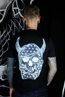 TS-DAR-NOIR Tattoo-on-move T-shirt Daruma-Skull Tattooed-body-is-beautifful